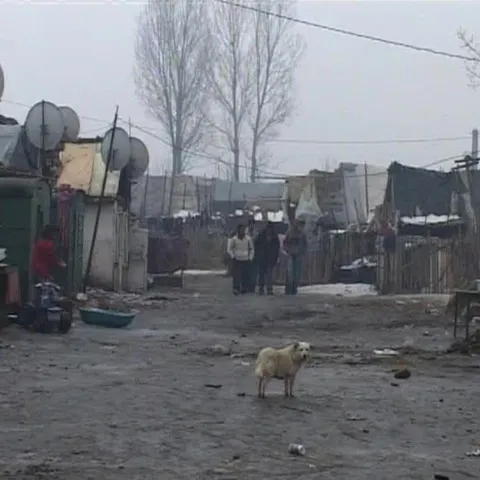 Amnesty International acuză România la CEDO că discriminează romii 
