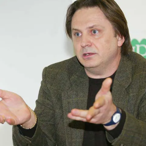 Dinamo şi Rapid riscă să nu primească licenţa pentru sezonul 2009-2010 dacă nu îşi plătesc datoriile