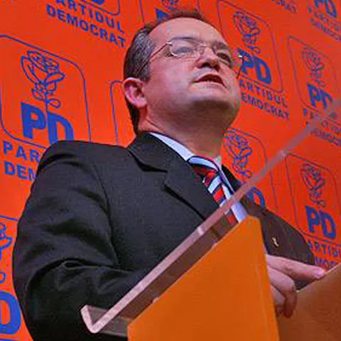 Premierul Emil Boc susţine că propunerea de eliminare a drepturilor de autori urmează să fie analizată