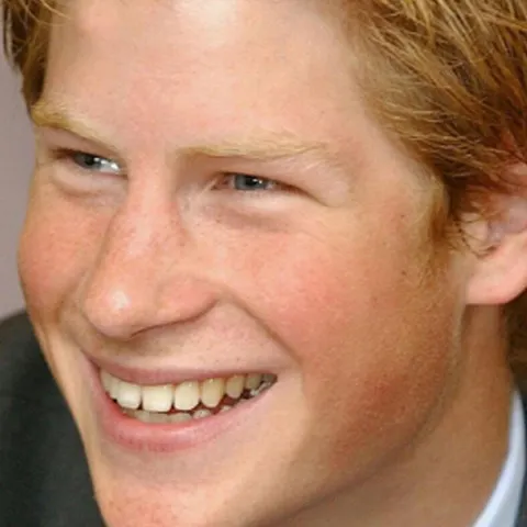 Prinţul Harry şi iubita sa Chelsy Davy s-au despărţit