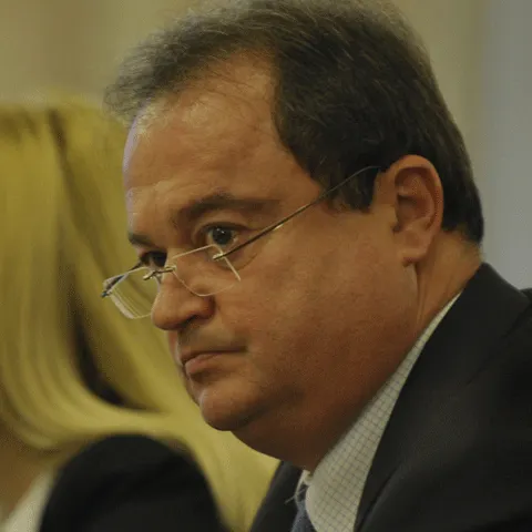 Pedeliştii decriptează mesajul lui Zeus: sacrificiu de sine sau avertisment?