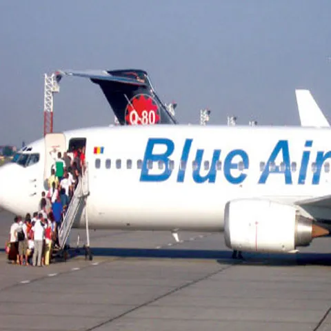 Blue Air premiază studenţii mediocri