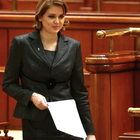 NewsIn: Roberta Anastase a trimis Comisiei juridice anexele dosarelor lui Năstase şi scrisoarea Laurei Codruţa Kovesi