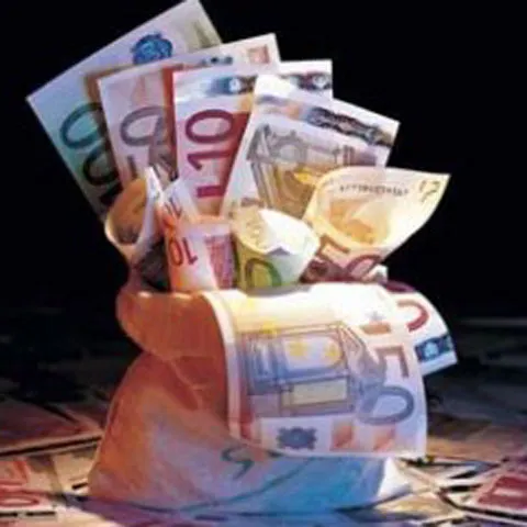 NewsIn: Străinii care vor investi 1 milion de euro în România vor primi cetăţenie română