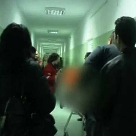 Colegii medicului din Slatina susţin că nu l-au văzut pe acesta ameninţând cu pistolul