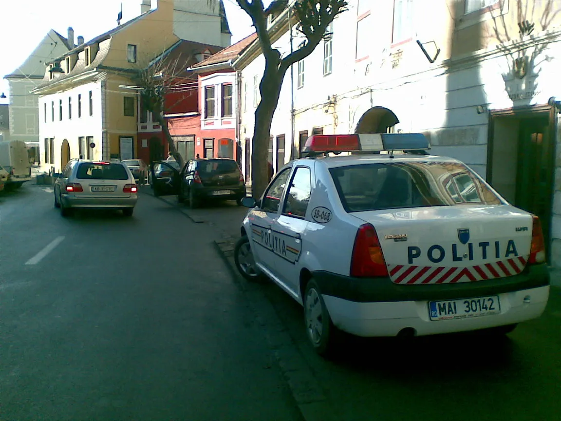 Cum parchează Poliţia