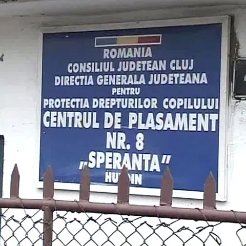 Sancţiune la şcoala specială din Huedin unde o elevă a rămas gravidă cu un coleg