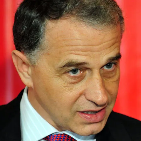 Geoană spune că modificarea Constituţiei trebuie făcută în noul mandat prezidenţial
