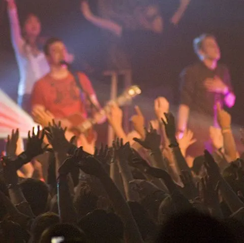 Numărul de concerte organizate în România va scădea în 2009