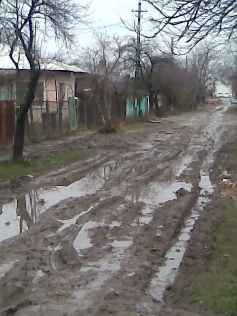 Bucureşti, drumurile din cartierul Străuleşti