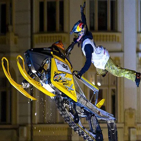 Show cu snowmobile la Sibiu