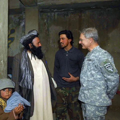 Comandantul suprem al NATO se află în Afganistan