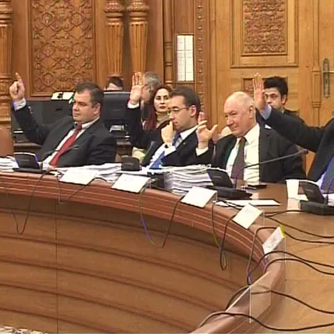 Cererea Procurorului general în două dosare ale lui Adrian Năstase discutată de deputaţii jurişti