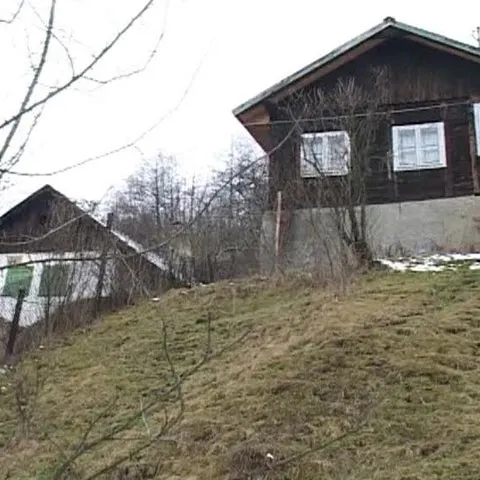 Aproape 30 de case din Petrila sunt ameninţate de alunecări de teren