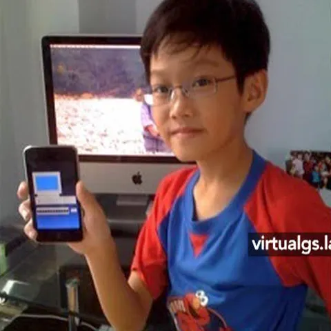 Un copil de 9 ani din Singapore scrie aplicaţii pentru iPhone