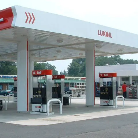Petrom şi LukOil România au scumpit benzina