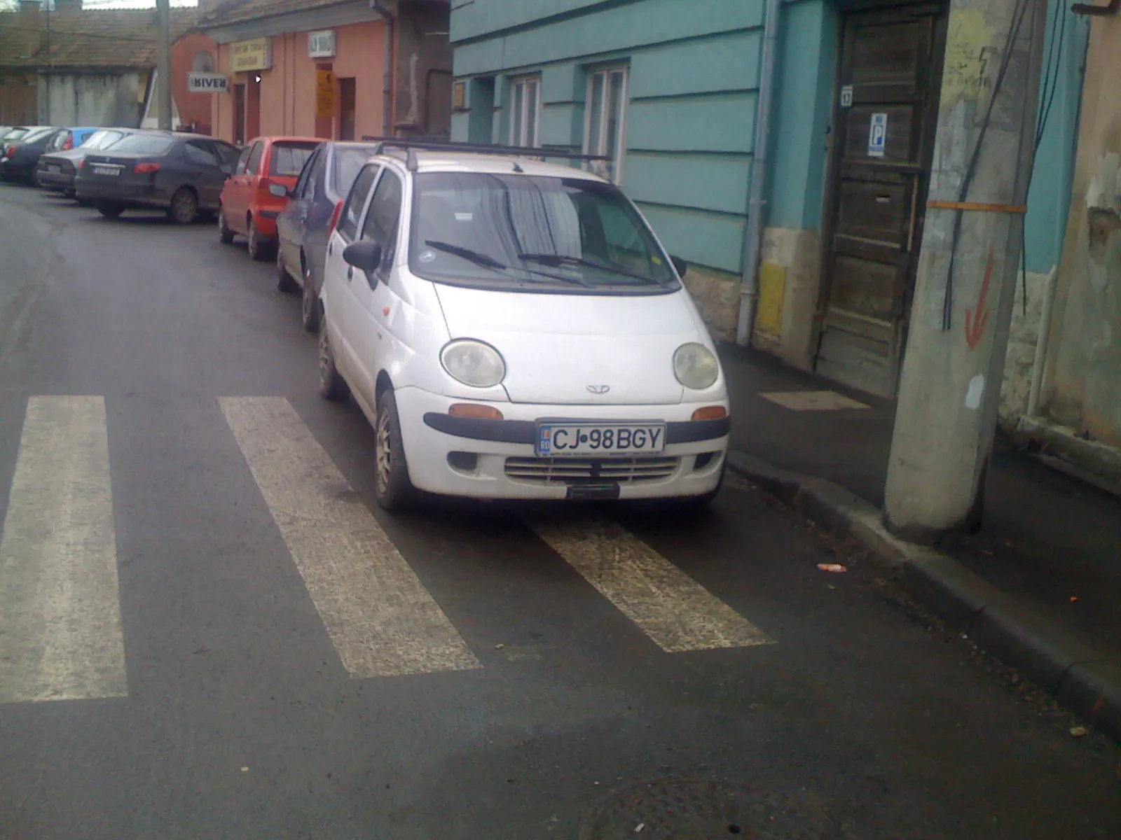 Parcare pe trecerea de pietoni