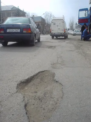Drumurile din Paşcani, ca după bombardament