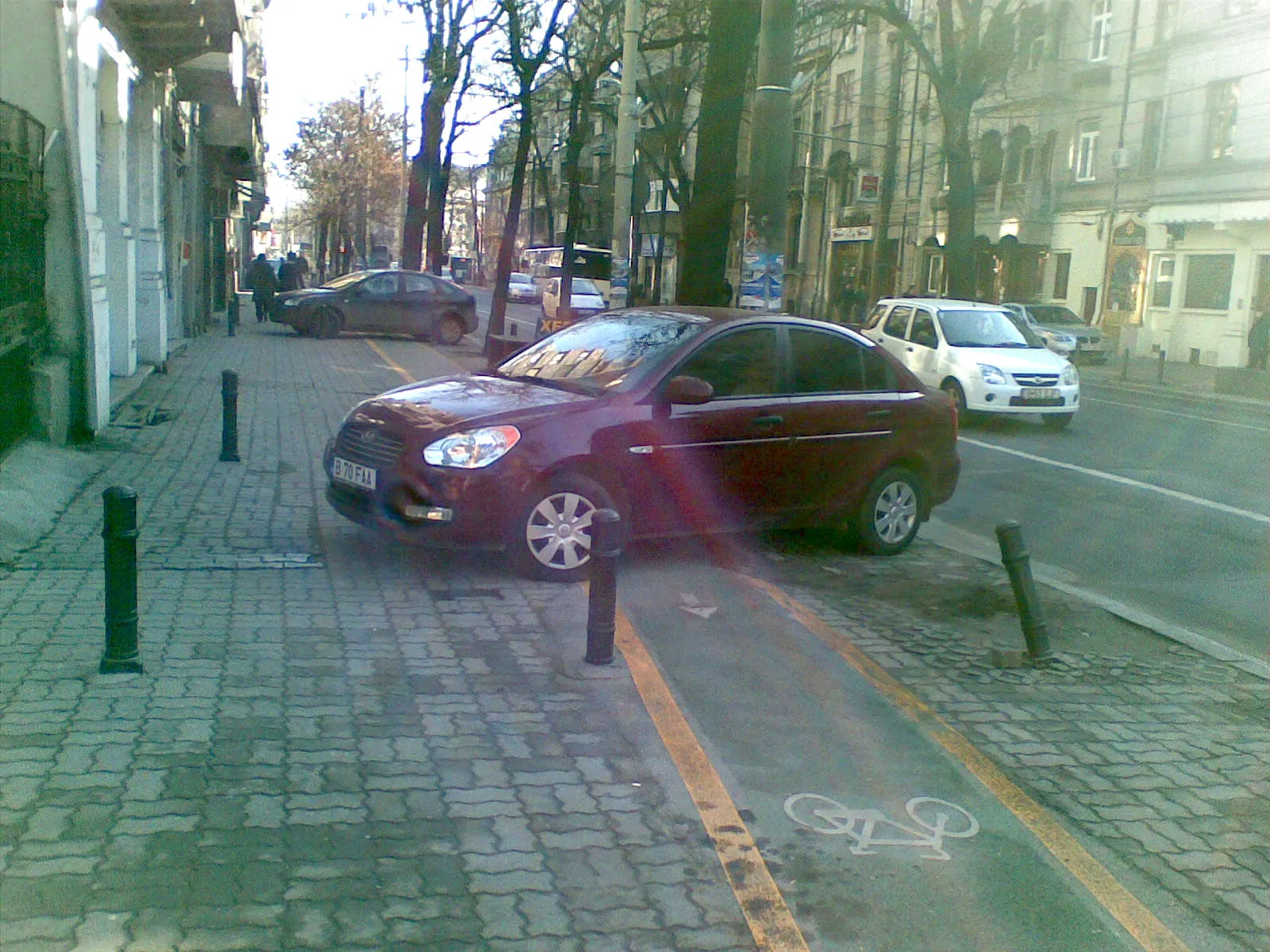 Pistele pentru biciclişti au devenit parcări pentru şmecheri