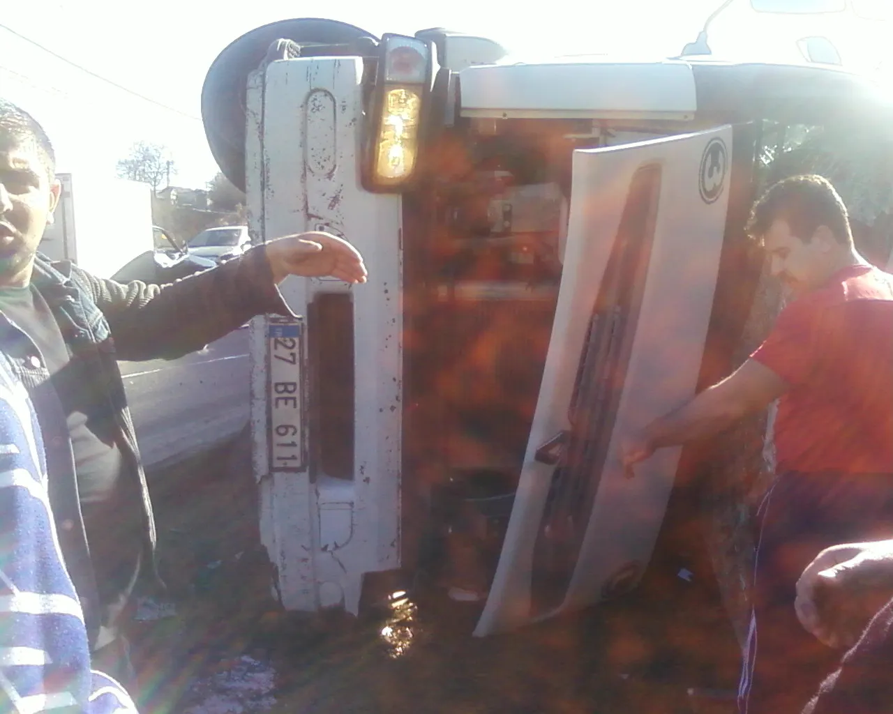 Un tir s-a răsturnat la ieşirea din Râmnicu Vâlcea