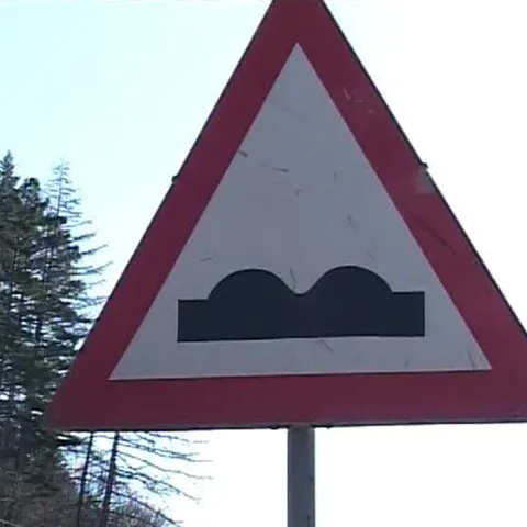 Centura de vest a Ploieştiului arată ca după bombardament