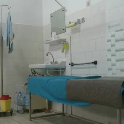 O femeie din Comăneşti a murit pe masa de naşteri. Spitalul are un singur ginecolog 