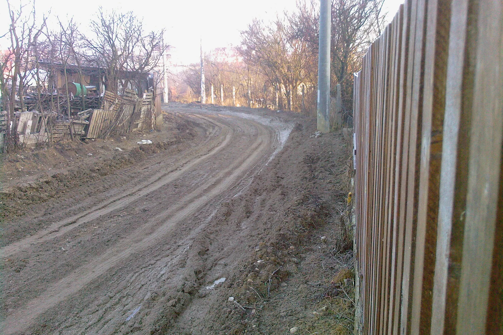 În urma lucrărilor de canalizare, Str.Măceşului din Cluj a fost distrusă