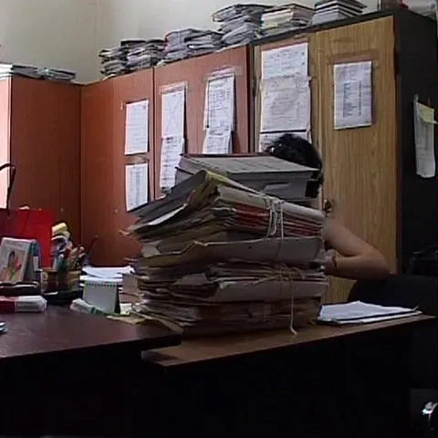 Scad veniturile. Angajatorii nu vor mai oferi bonusuri sau alte beneficii