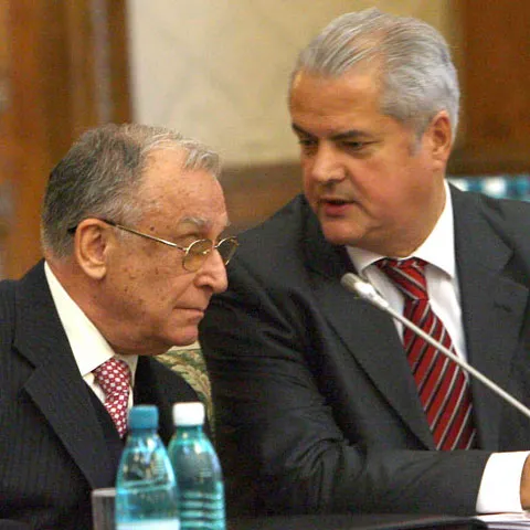 REVISTA PRESEI: Iliescu şi Năstase, îngrijoraţi că PSD va lua apă din cauza torpilei Dragnea