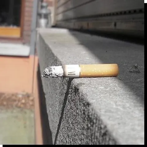 Un copil de doi ani, încurajat de părinţi să fumeze - VEZI VIDEO