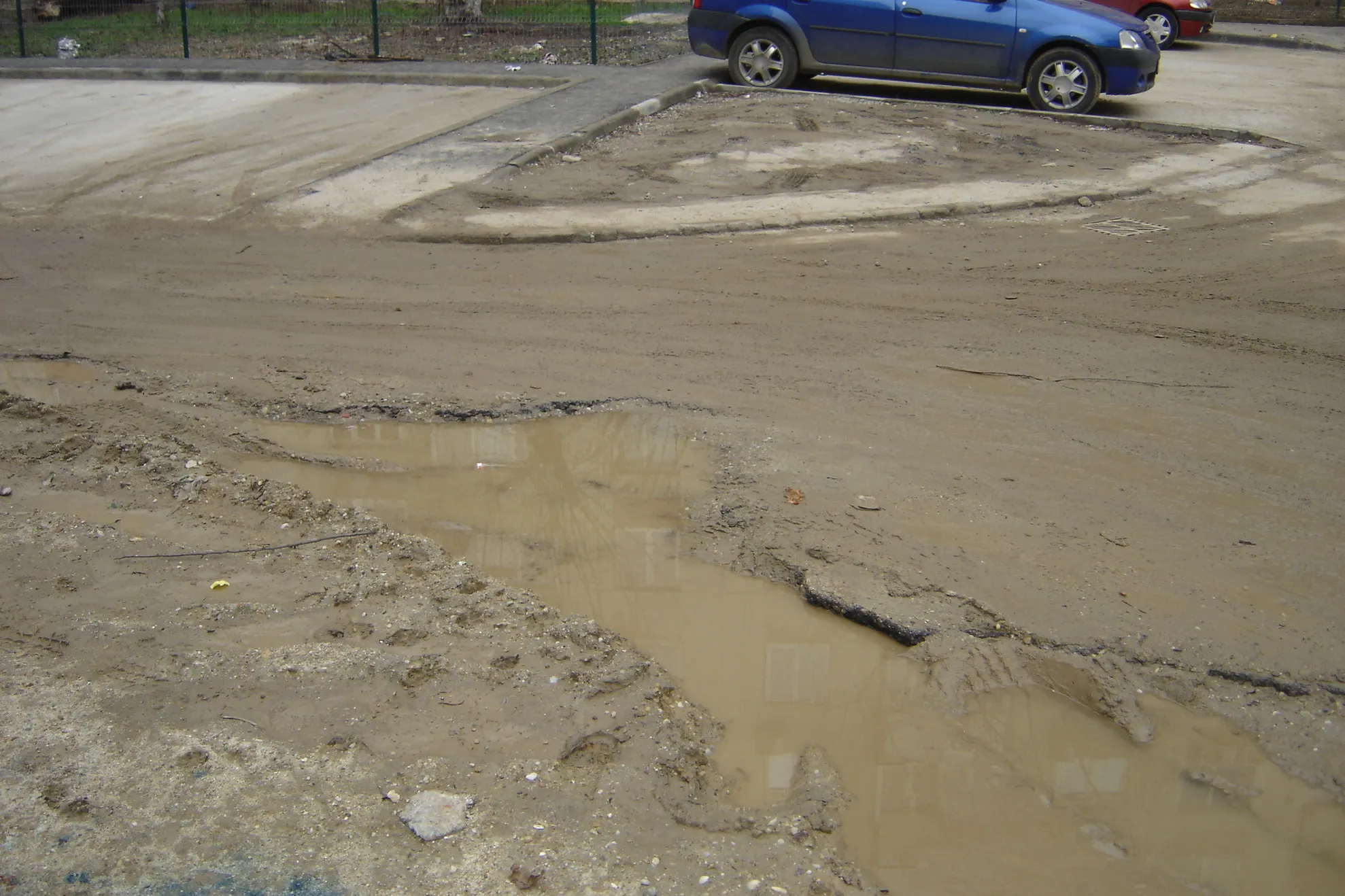 Străzile Nucşoara şi Constructorilor din cartierul Crângaşi