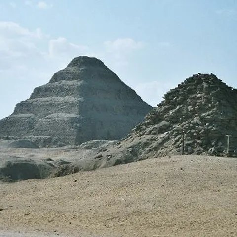 Arheologii egipteni au descoperit peste 30 de mumii la Saqqara