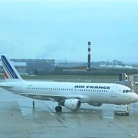 Traficul aerian a fost închis luni noaptea în Paris din cauza unei furtuni