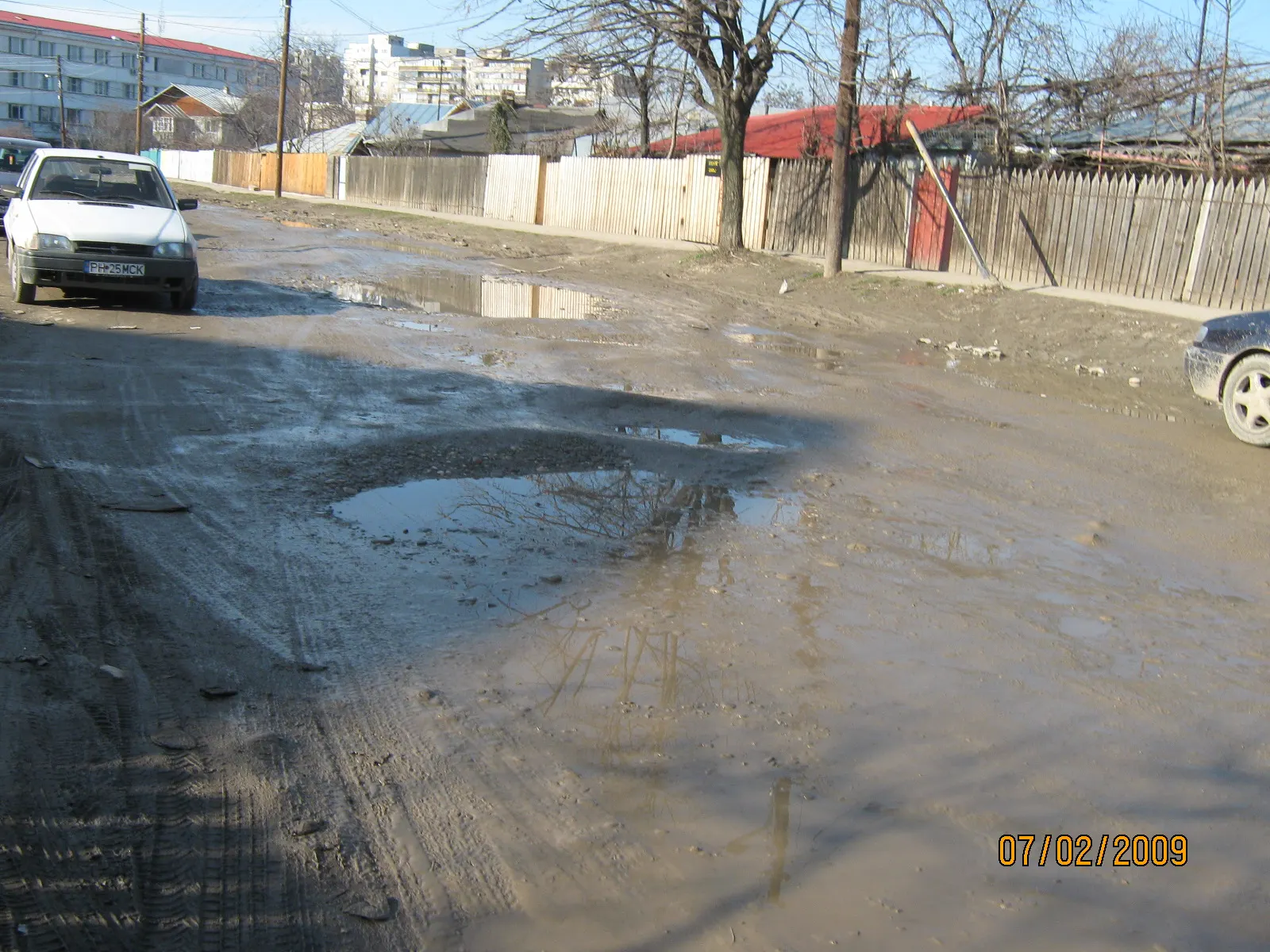 Strada Ghighiului din Ploieşti, plină de noroi