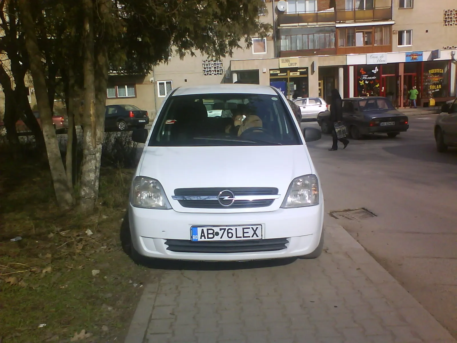Parcarea pe trotuar, neregulamentară