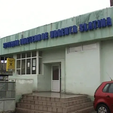 Medicii de la spitalul din Slatina rămaşi fără loc de muncă s-au adresat instanţei
