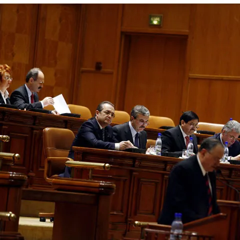 Deputaţii fac glume pe cazul Adrian Năstase