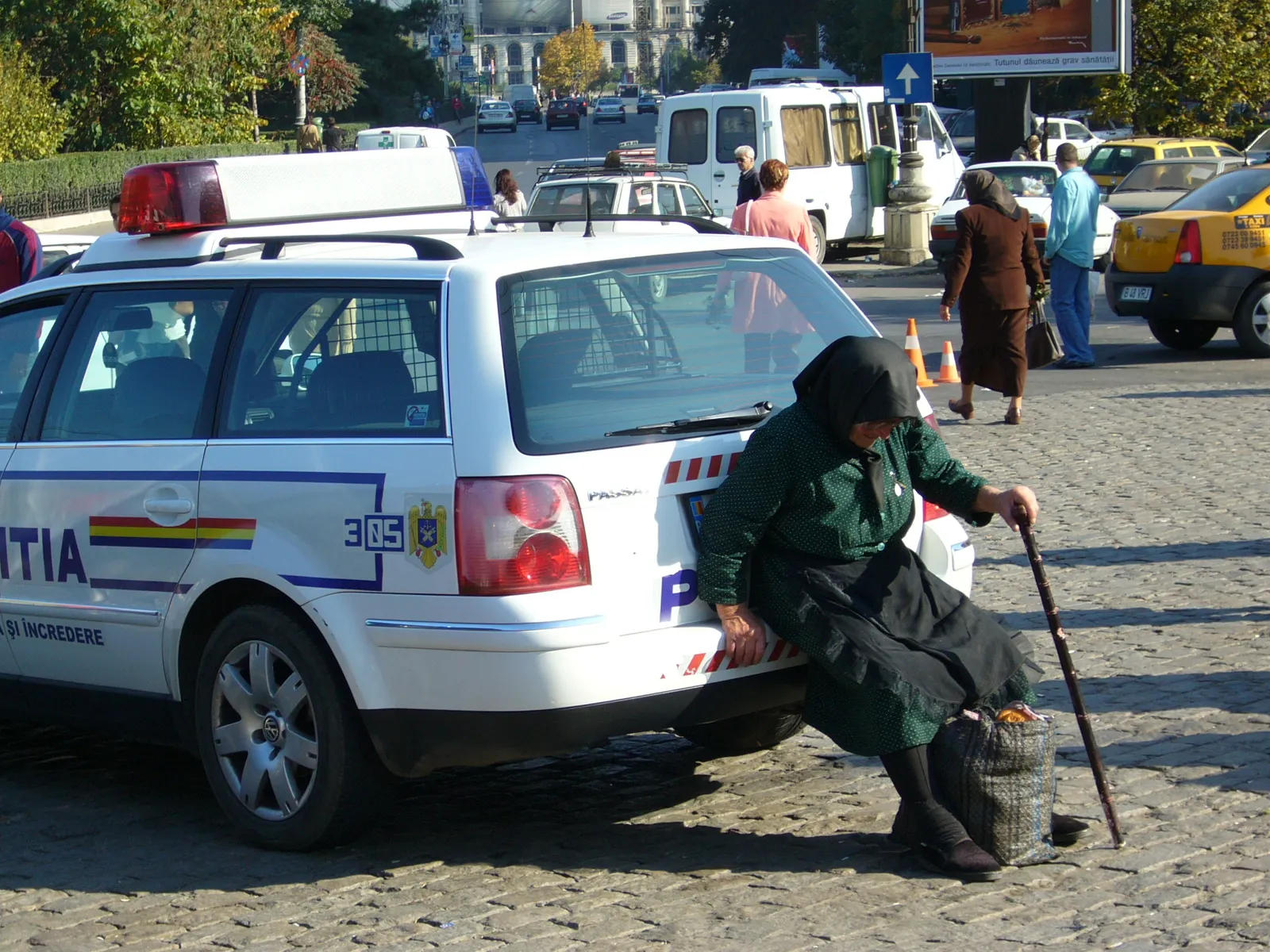 Poliţia, sprijinită de bătrâni