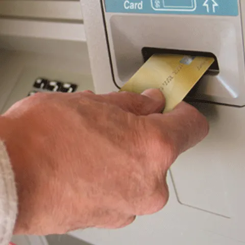 Român arestat la Milano după ce a cheltuit 60.000 de euro de pe cardul de credit al unui şeic