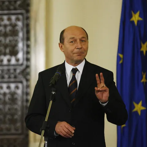 Băsescu: Sunt politicieni UDMR care s-au folosit de instituţiile descentralizate ca de propriile moşii. Cum comentaţi?