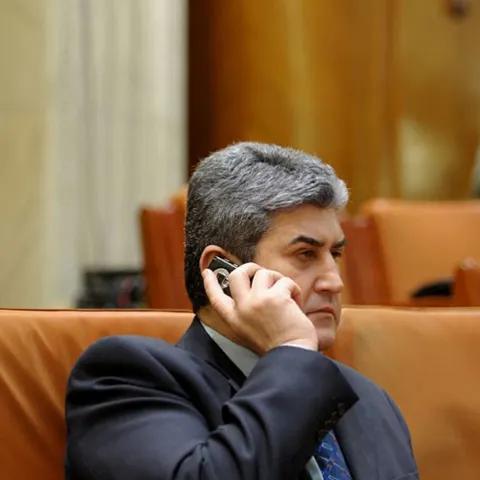 Pedeliştii îl scot pe Oprea ca pe "dracu' din cutie": pesediştii, cu nervii la pământ