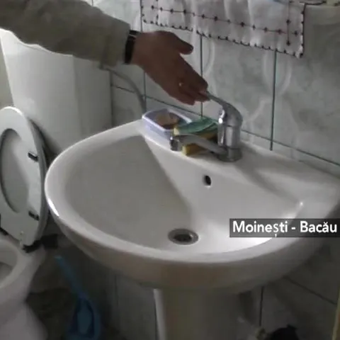 Peste 25.000 de locuitori din Moineşti nu au apă la robinete