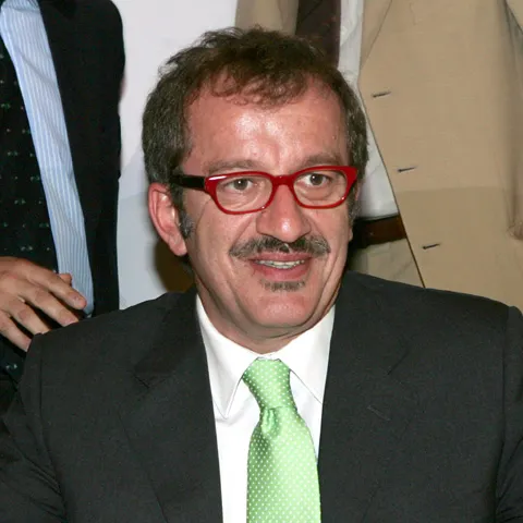 Maroni se luptă în justiţie cu un jurnalist acuzat de incitare la ură împotriva romilor