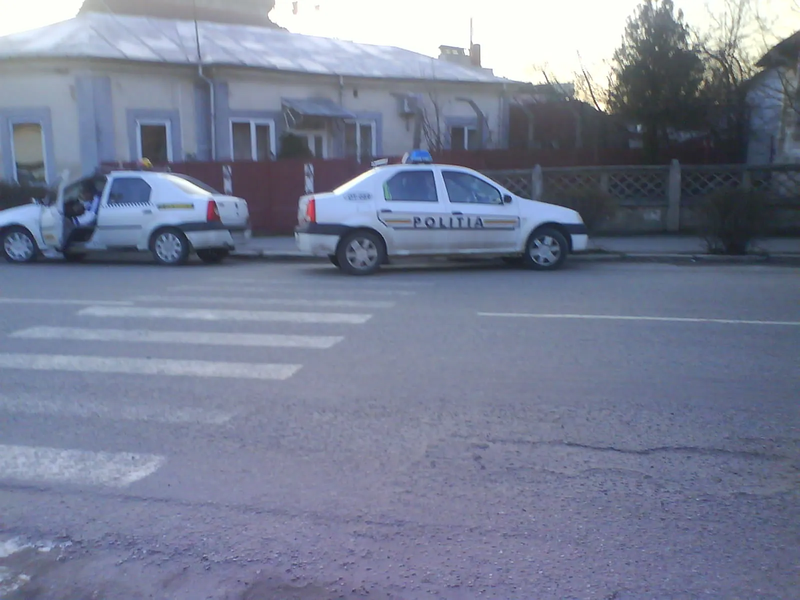Poliţia din Caracal, la o mică discuţie pe trecerea de pietoni
