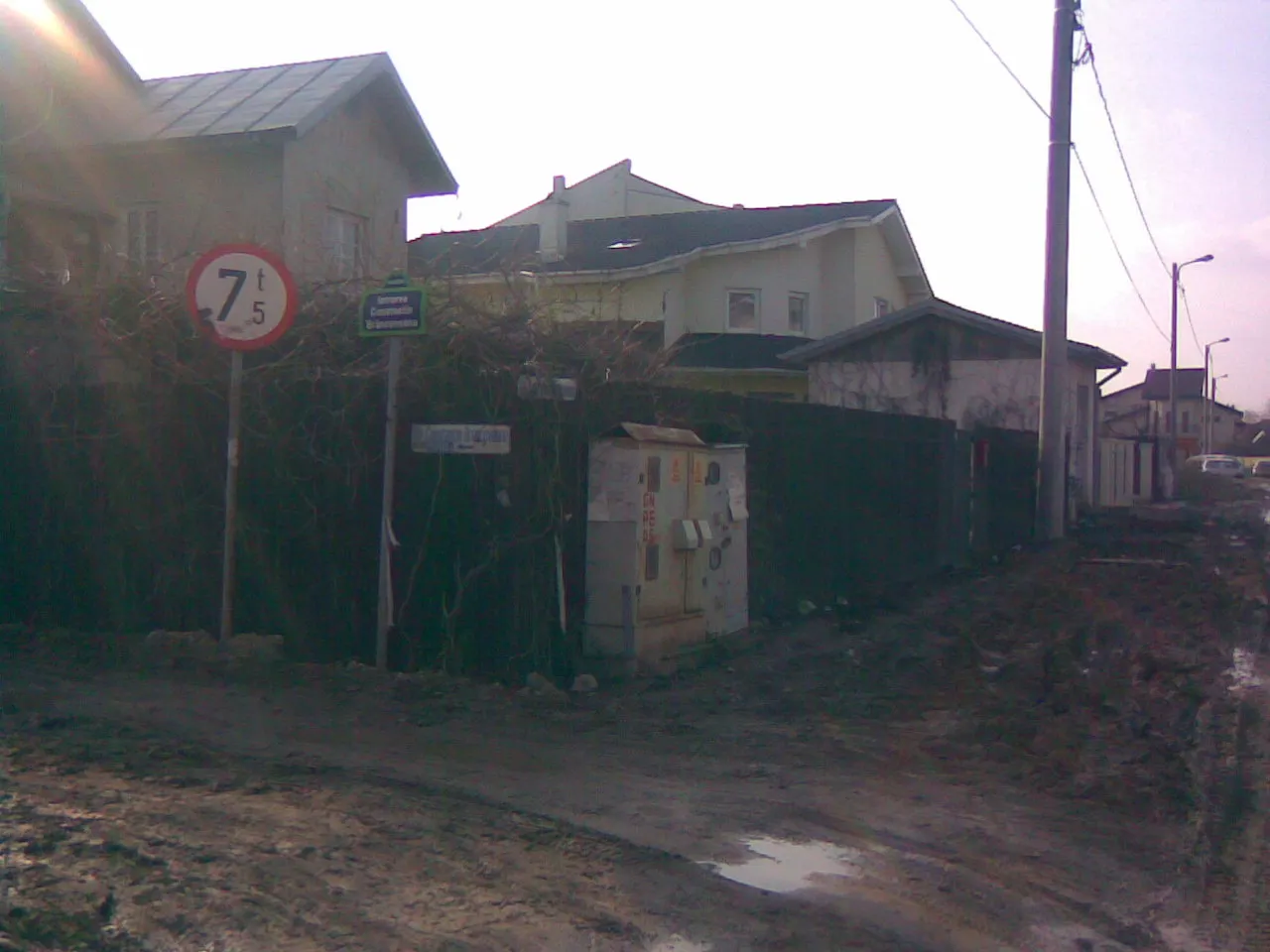 Strada Constantin Brâncoveanu din Pipera, neasfaltată