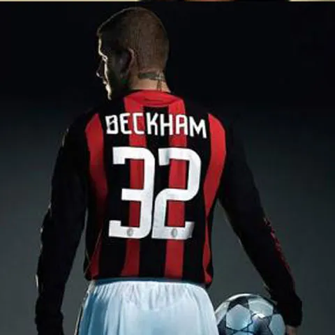 AC Milan oferă 10,5 milioane de lire pentru David Beckham