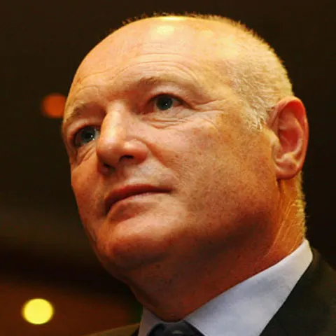 Peter Kenyon, victima unei farse la radio