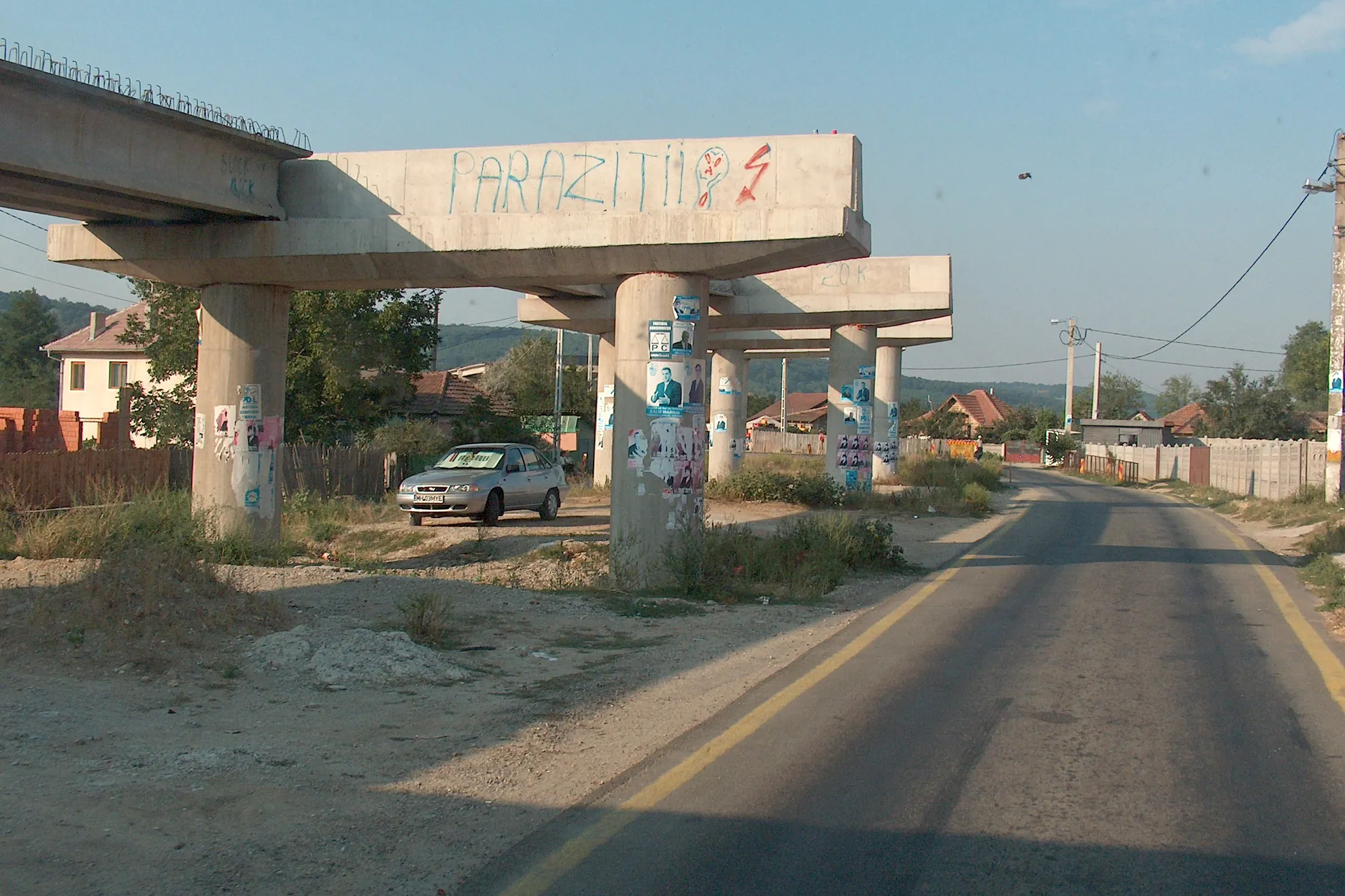 Mehedinţi, drumuri cu gropi şi un pod neterminat