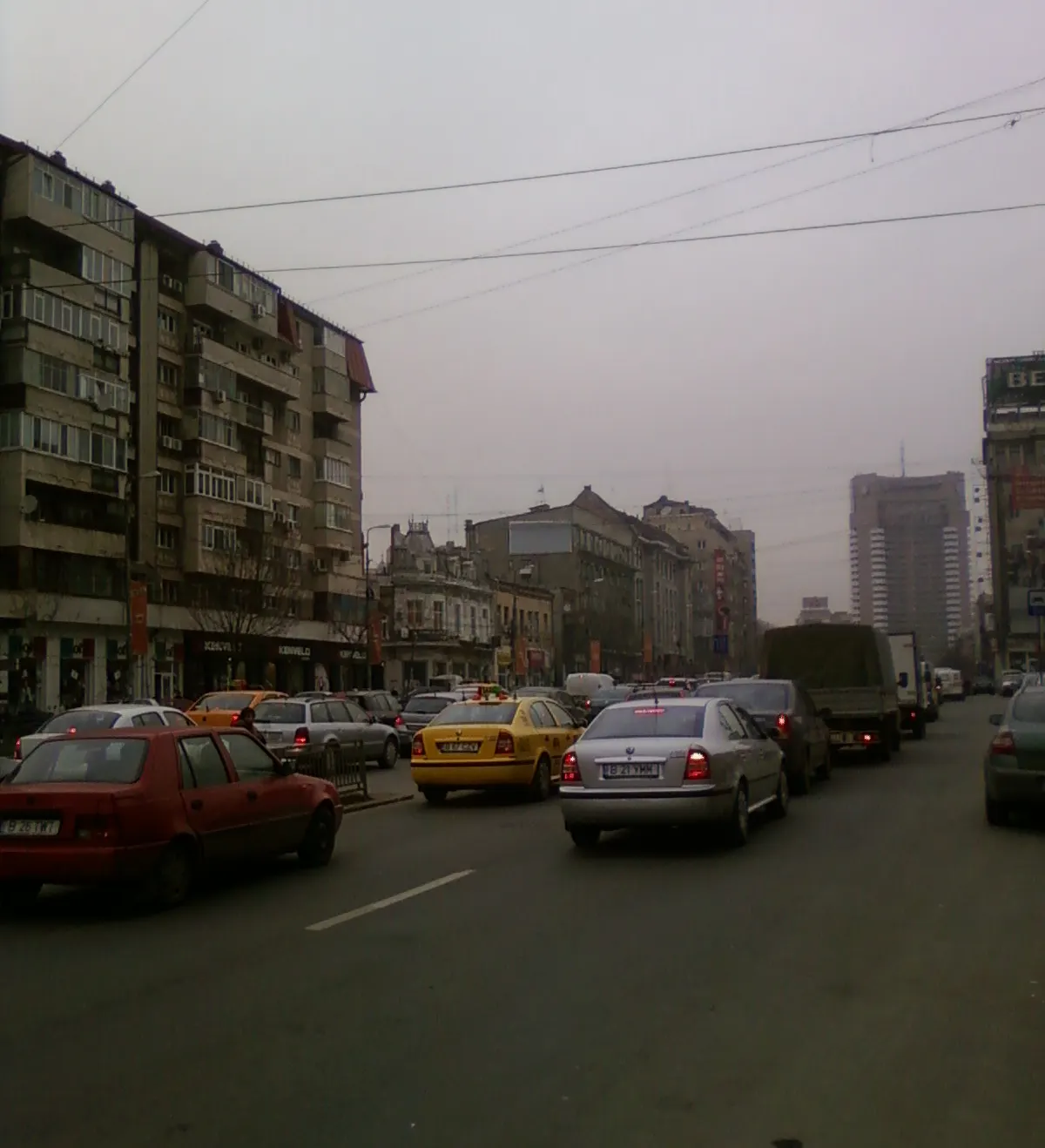 Cu frigiderul pe carosabil