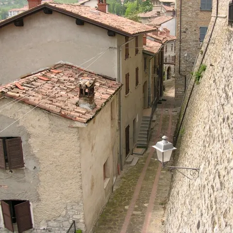 Un român a violat o bătrână oarbă de 83 de ani din Italia